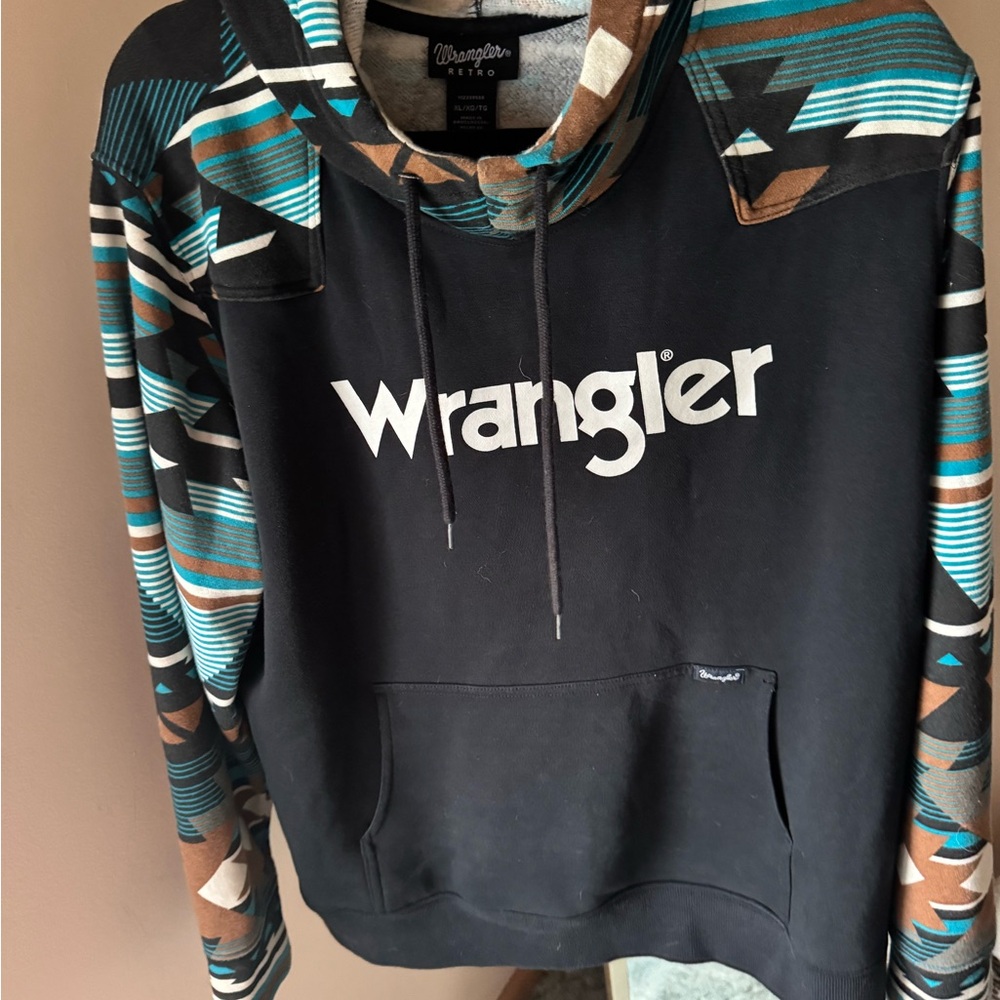 Wrangler women’s Geometric Black and Teal Hoodie